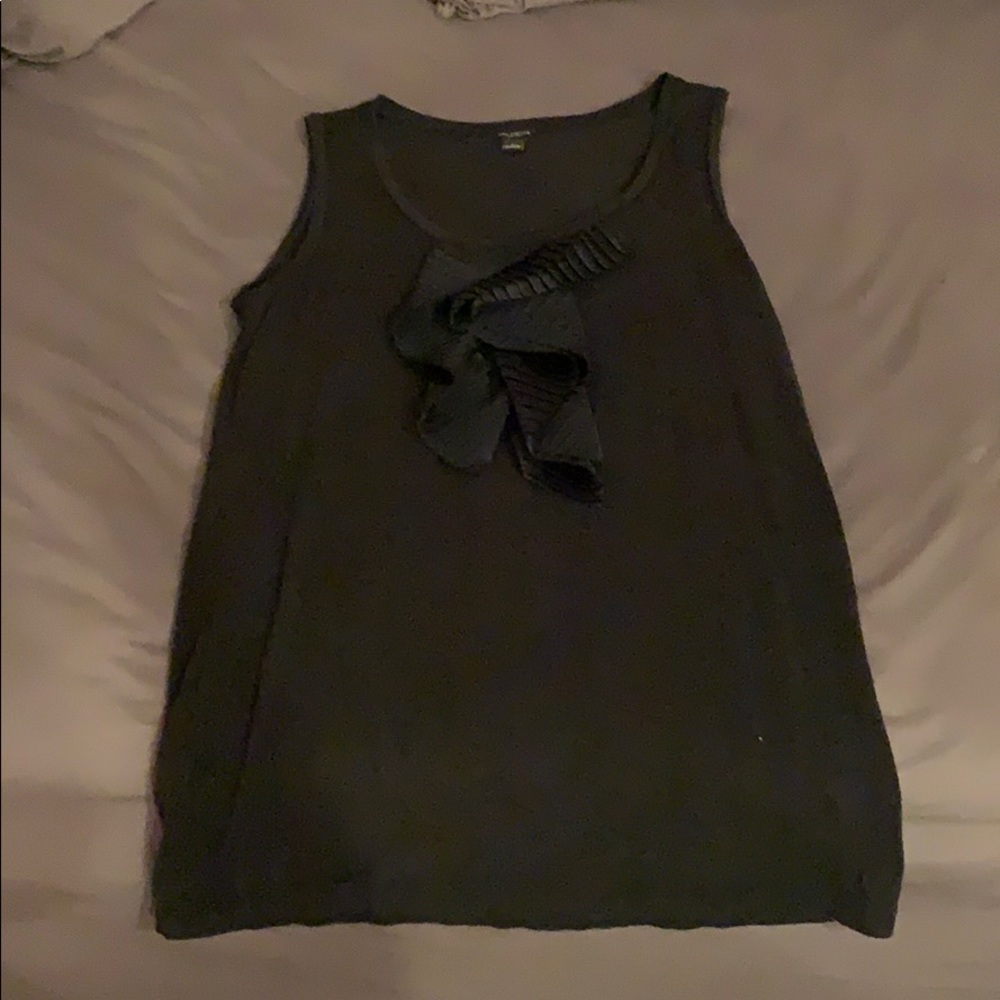 🚨flash sale 🚨 black tank, ruffle detail